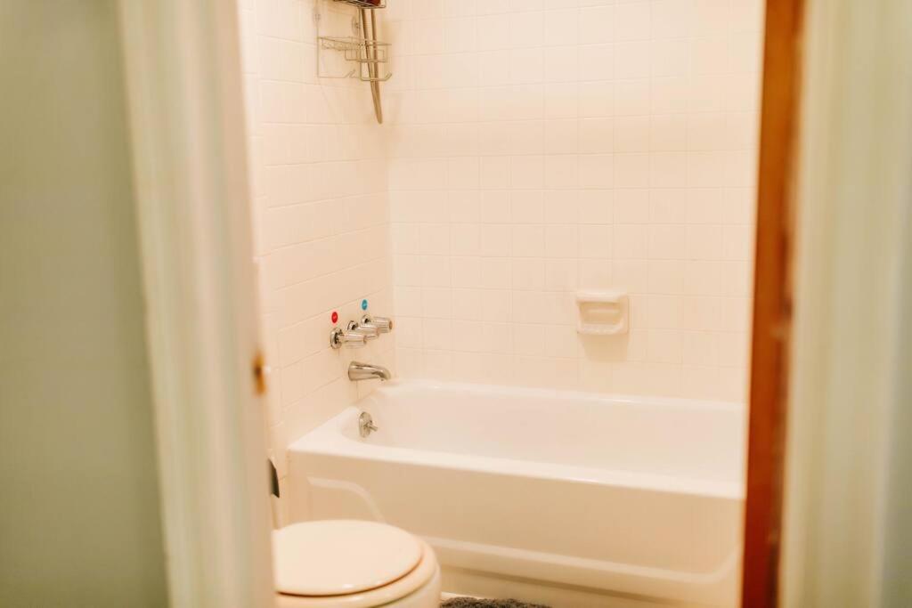 Cozy 3-Bed Athens Getaway, Right Near Uga! 아파트 외부 사진