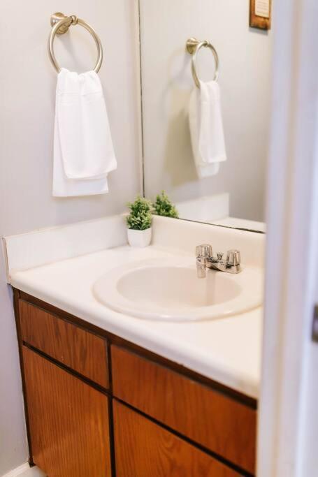 Cozy 3-Bed Athens Getaway, Right Near Uga! 아파트 외부 사진